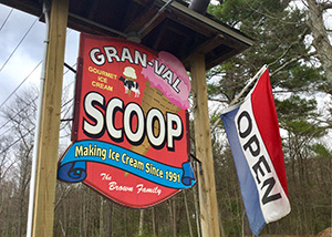 Close up of the Gran-Val Scoop sign